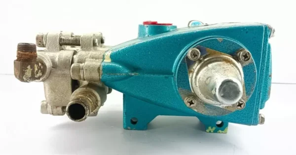 CAT PUMPS MODEL 271 3 FRAME PLUNGER PUMP - Image 3